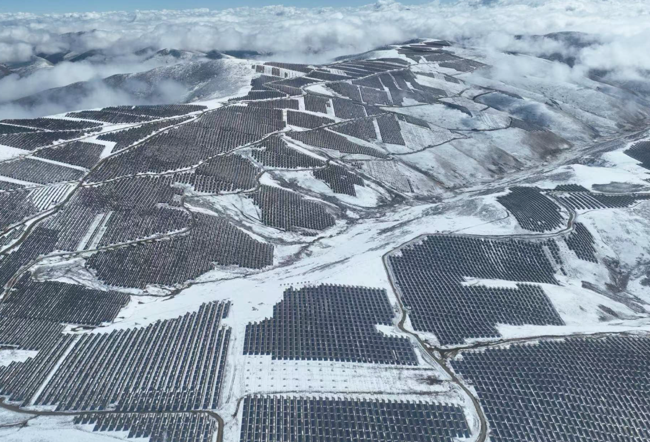 英利能源-四川甘孜理塘索绒水风光一体化项目